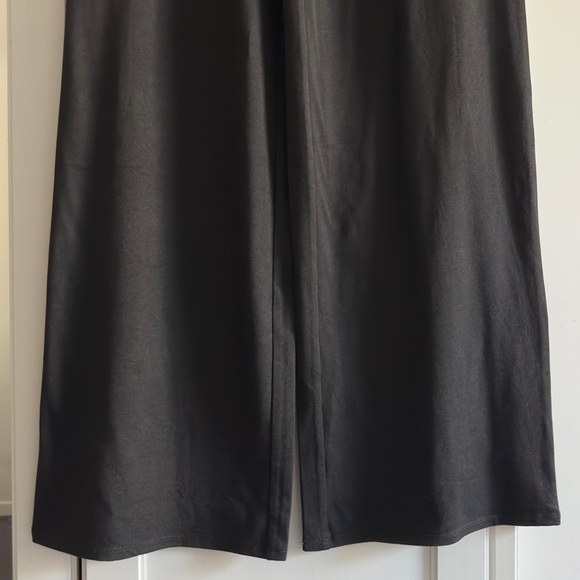 Vuori Halo Essential Wideleg Pant in Black Heather Size XS - Picture 4 of 8